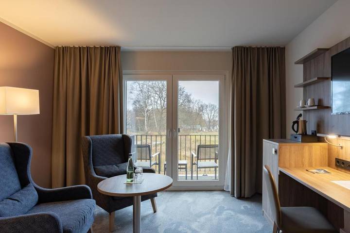 Ferienanlage für 2 Personen, mit Balkon und Whirlpool sowie Pool und Sauna in Göhren - 2