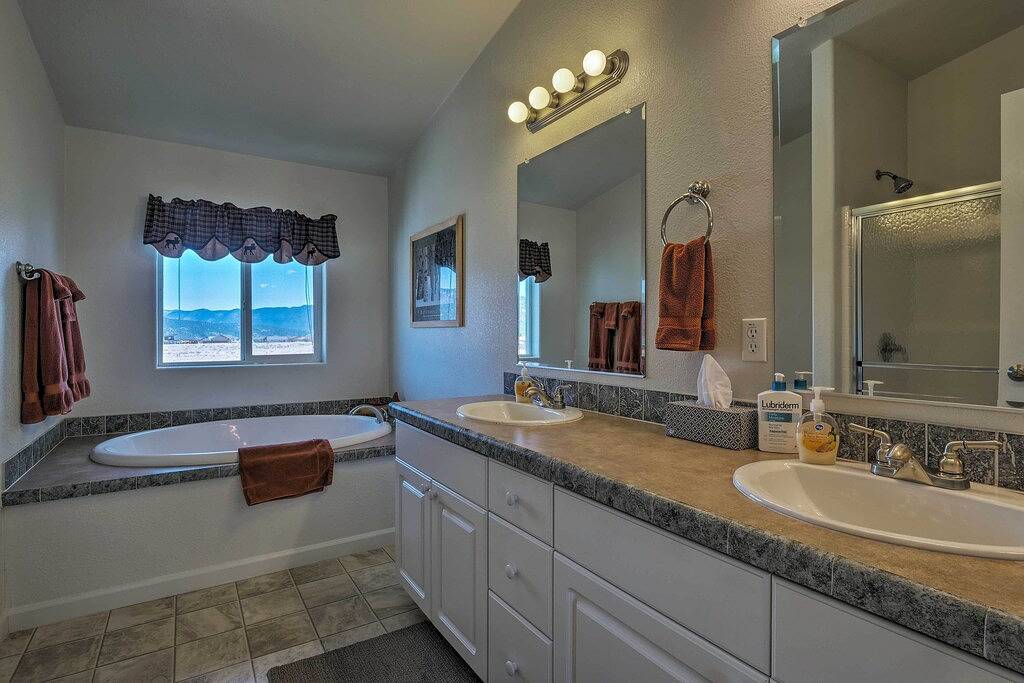 \"Das Fischerhaus\" Buena Vista Home w / Mtn. Ansichten in Buena Vista, Chaffee County