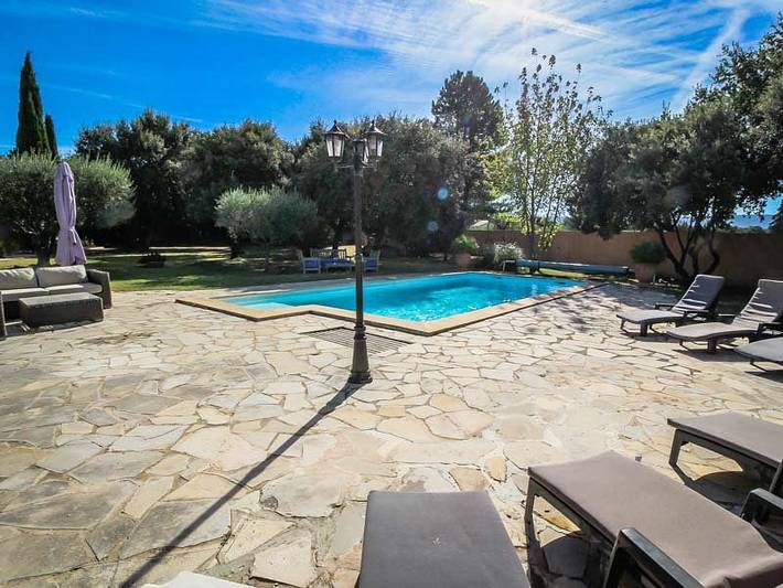 Superb holiday villa in Mazan, near Carpentras, with heated pool. in Mazan, Parque natural regional del Mont Ventoux