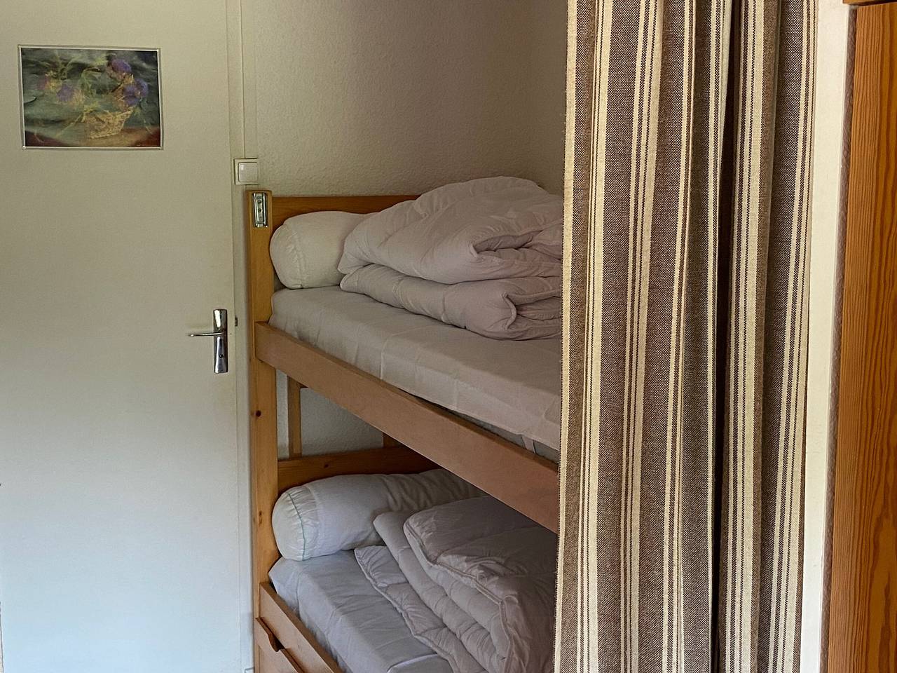 Studio entier, Studio Centre Station Ski - Balcon, 2 à 4 Pers. in Super Besse, Besse-et-Saint-Anastaise