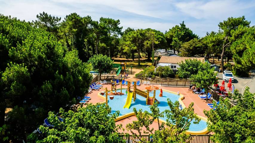 Camping pour 4 personnes, avec Terrasse et Sauna sur l' Île de Ré