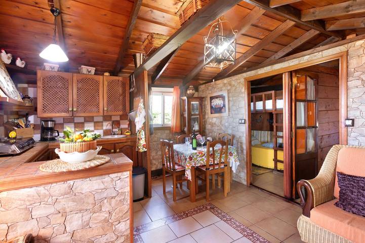 Holiday Home 'Casa El Retiro' with Sea View, Wi-Fi and Air Conditioning in El Jesús, Tijarafe