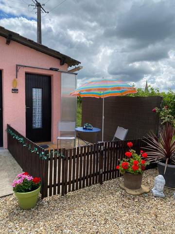 Gîte pour 2 personnes, avec terrasse et vue à Périssac