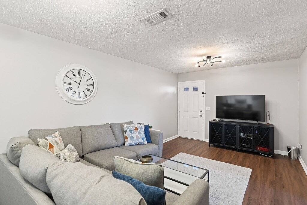 Ganze Wohnung, Magnolia Linen Company Unit 11 Downtown Auburn Across from Campus! in Auburn (AL), Alabama