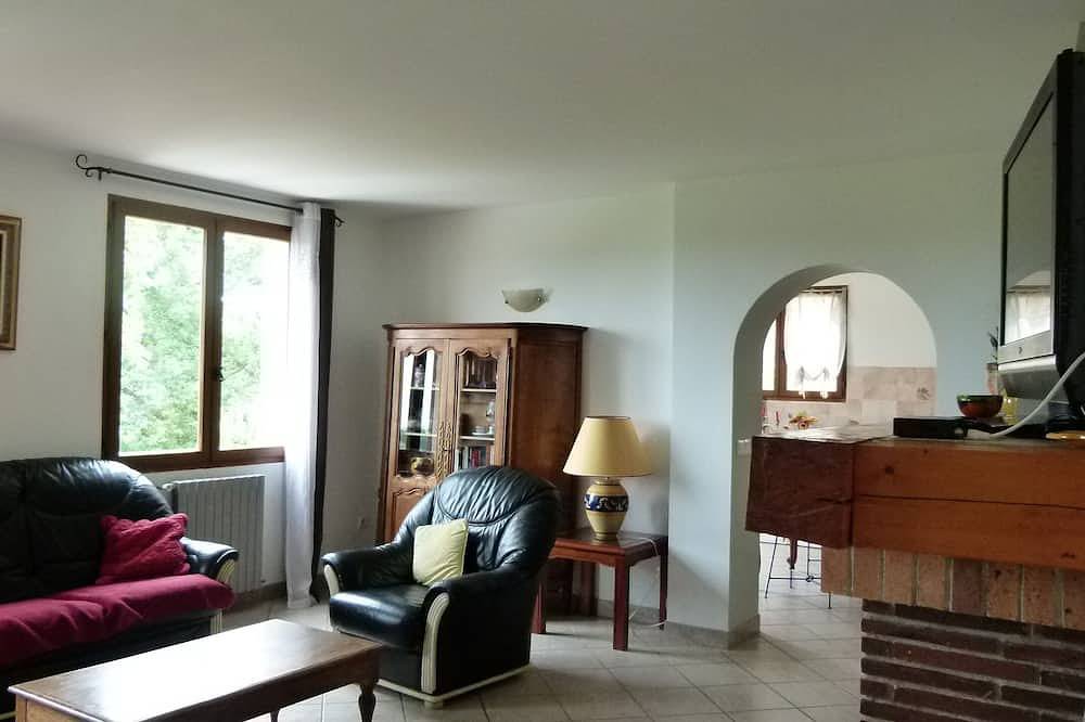 En la altura del pueblo, tranquilo, casa que duerme 8 personas. in Artignosc-sur-Verdon, Región Brignoles