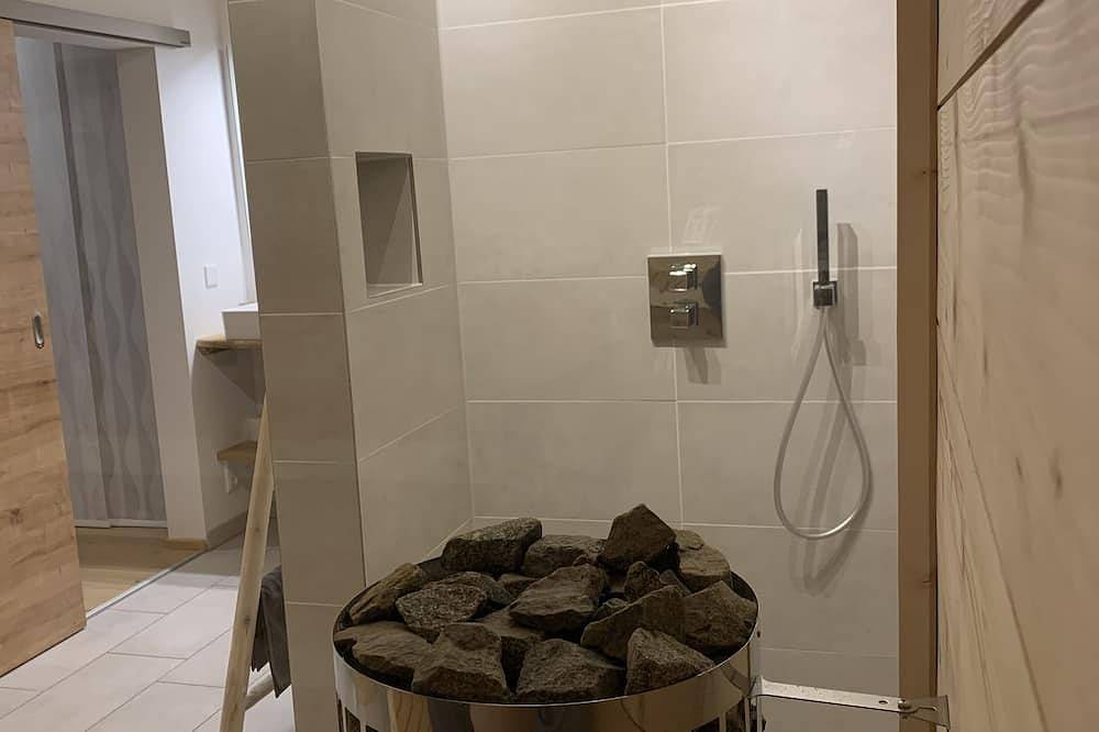 Ganze Wohnung, Luxus Wohlfühlappartement mit Sauna am Feldrand für 4 Personen (max. 6 möglich) in Wertach, Bayerisch Schwaben