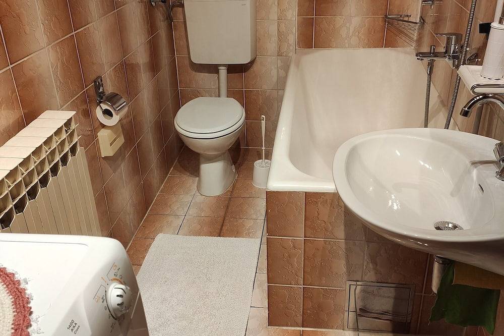 Ganze Wohnung, 2-Zimmer-Ferienwohnung mit Balkon und Meerblick Plat, Dubrovnik in Plat, Dubrovnik-Neretva