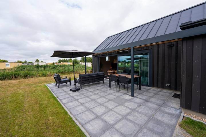 Villa für 4 Personen, mit Balkon/Terrasse und Terrasse sowie Garten und Pool in Breskens