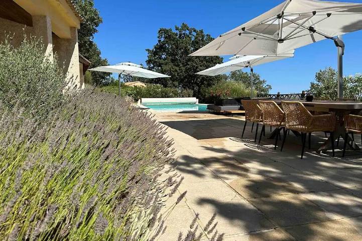 Location de vacances pour 8 personnes, avec jacuzzi et jardin à Mons (Var)