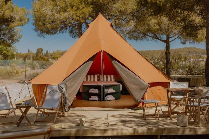 Camping para 2 personas, con Terraza además de Jardín y Piscina en Gavá