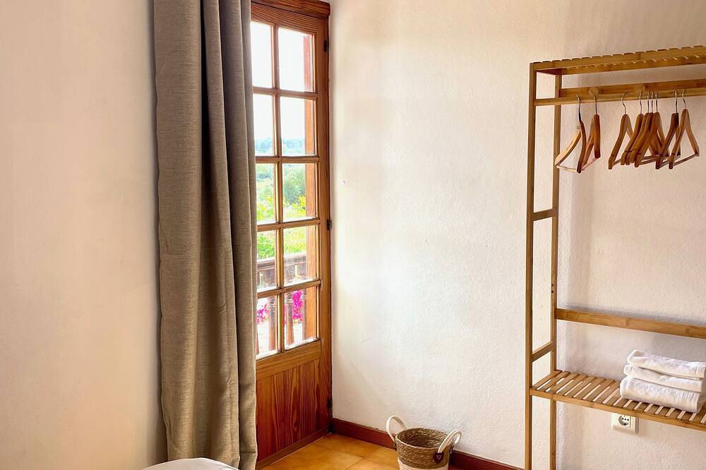 Authentic & spacious Villa with amazing pool in Santa Gertrudis de Fruitera, Santa Eulària des Riu