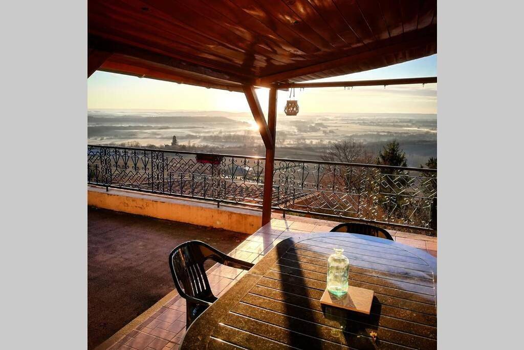 Appartement entier, Vue panoramique sur le vignoble - 1D Rue Porte Oison, 18300 Sancerre in Sancerre, Région de Bourges