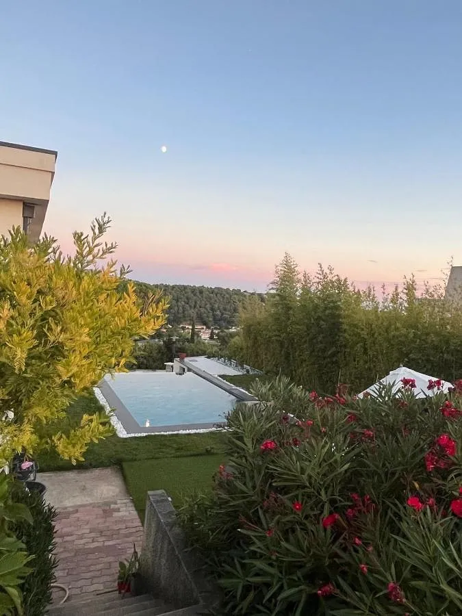 Chalet para 3 personas, con vistas y piscina - 1