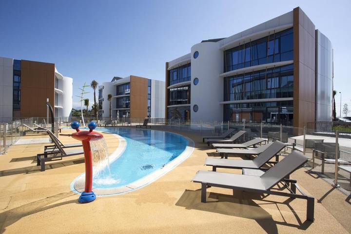 Hôtel pour 3 personnes, avec piscine et terrasse dans Marineland (Juan-les-Pins) - 2