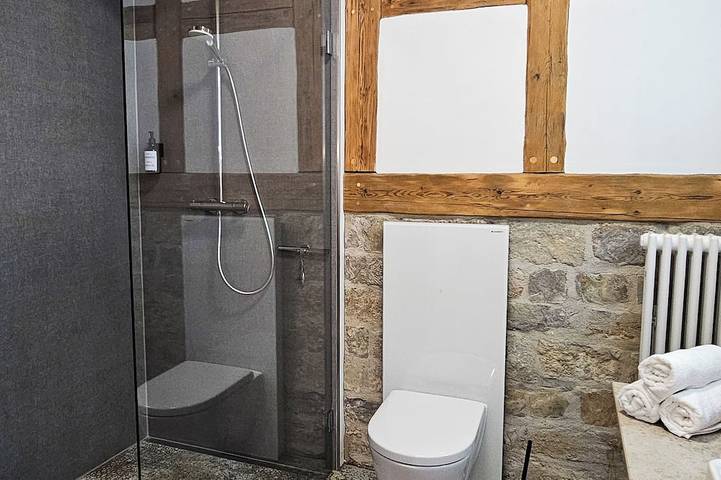 Ganze Wohnung, Micasa Rooms - Altbauflair im sanierten Denkmal, nahe Messe und Ega, Parken in Erfurt, Thüringer Kernland