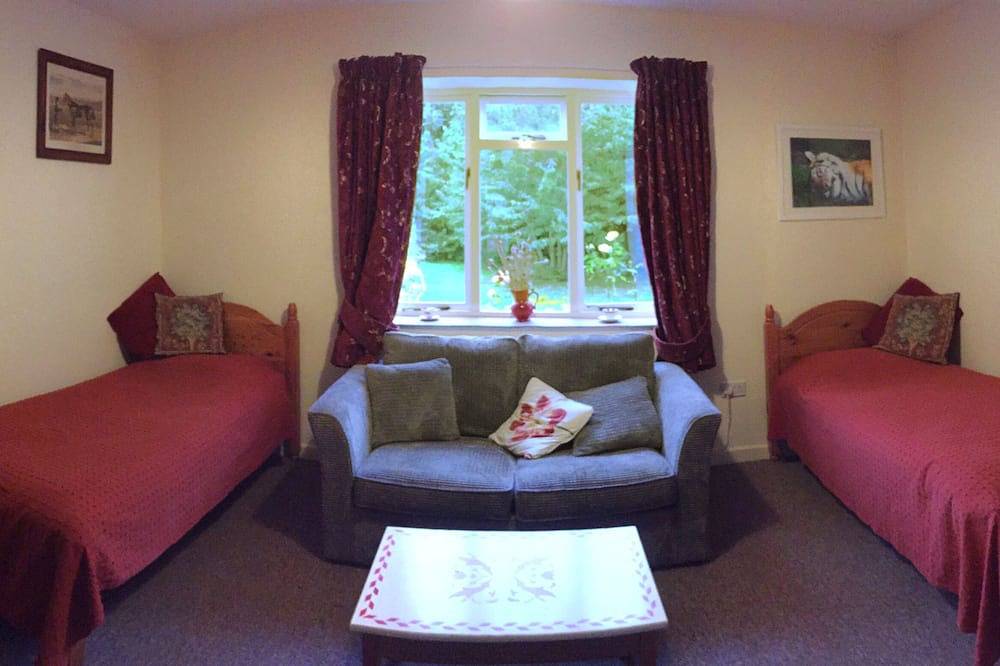 The Granary at French Mill: charming cottage set in extensive garden with stream in Godshill (Isle of Wight), Isle of Wight