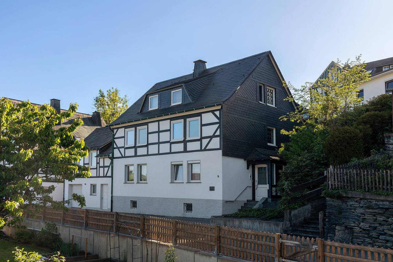 Ganze Wohnung, Ferienwohnung 'Am Hügel' mit Bergblick, privater Terrasse und Wi-Fi in Bad Fredeburg, Schmallenberg