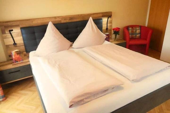 Ganze Wohnung, 100 qm Ferienwohnung Zirbe mit zwei Schlafzimmern und kostenfreiem Wlan in Lohberg, Ostbayern