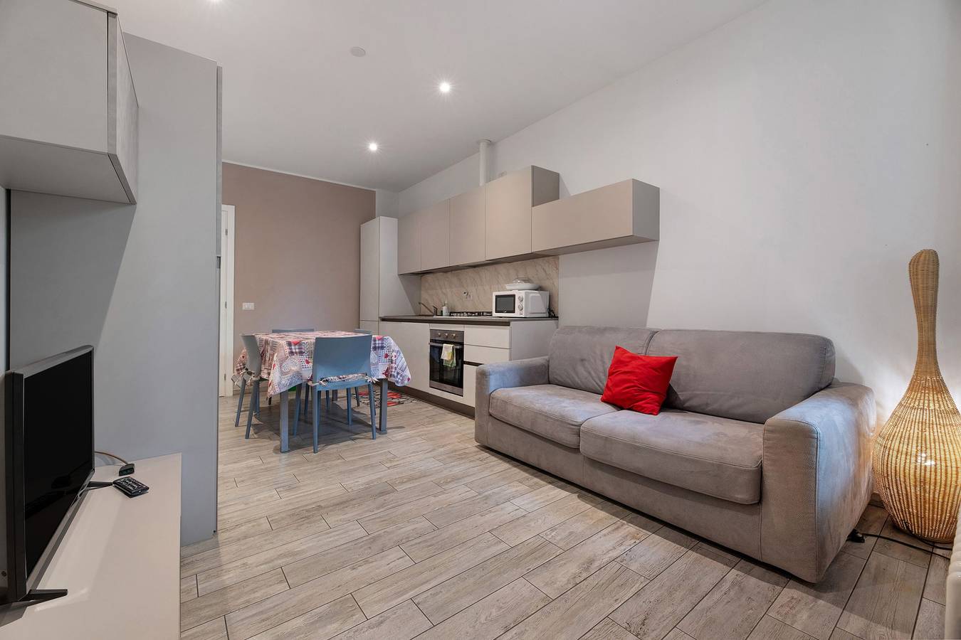 Appartamento intero, Appartamento 'La Casa Di Angio' con Wi-Fi in Lanzo d'Intelvi, Alta Valle Intelvi