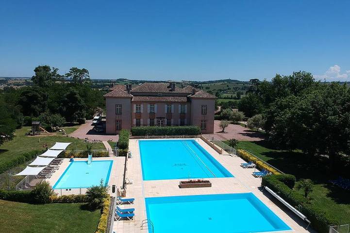 Location de vacances pour 8 personnes, avec Terrasse ainsi que Jardin et Sauna à Lombez