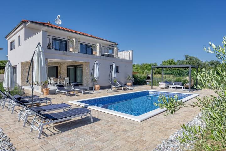 Villa für 8 Personen, mit Garten und Pool - 1