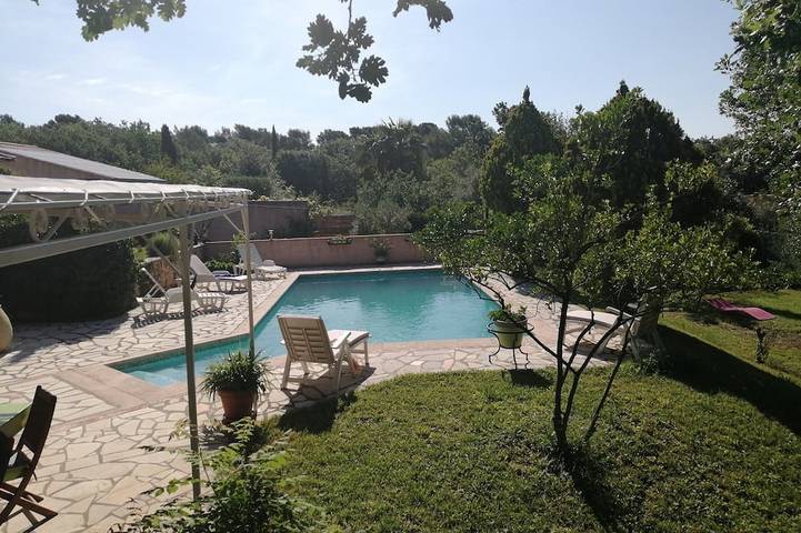 Villa pour 6 personnes, avec terrasse ainsi que jardin et jacuzzi - 1
