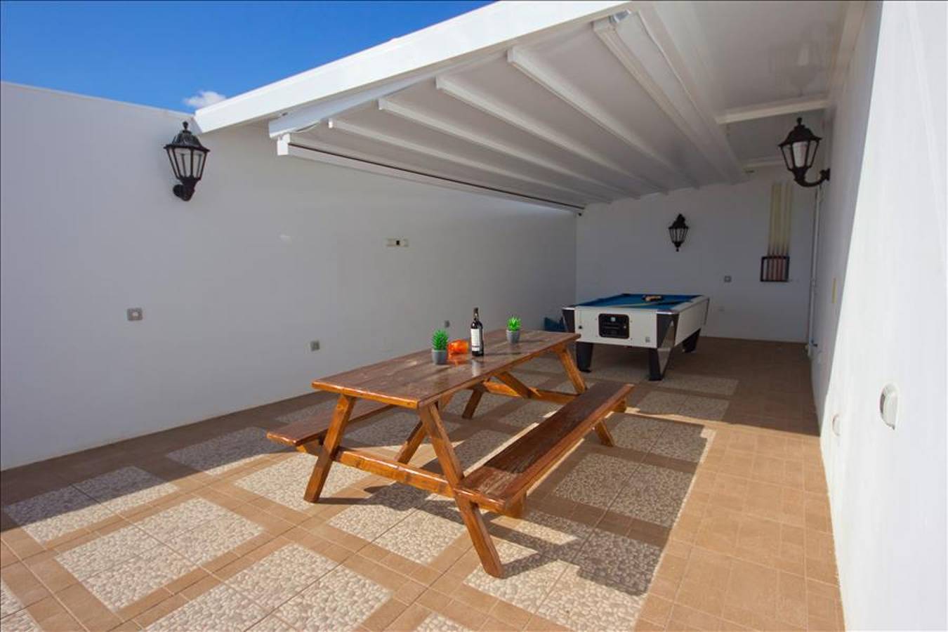 Seaview Lanzarote Villa | 3 bedrooms | Villa Okie | Great pool area in Puerto del Carmen, Tías