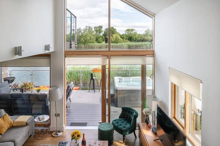 Maison de vacances pour 6 personnes, avec terrasse ainsi que vue sur le lac et jardin, animaux acceptés dans Cotswolds