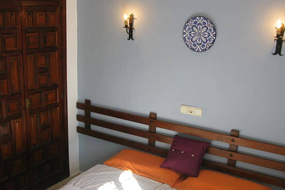 Vrijstaand huisje voor 4 personen met tuin en uitzicht op zee - dicht bij het strand! in Las Chapas, Marbella
