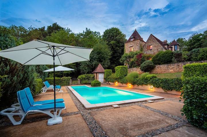 Location de vacances pour 8 personnes, avec terrasse et jardin à Cénac-et-Saint-Julien