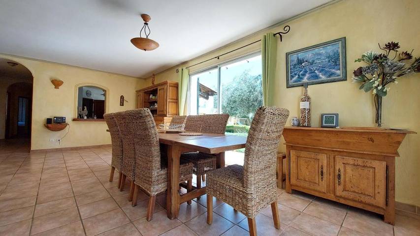 Location de vacances pour 12 personnes, avec jardin et piscine à Puimoisson - 4