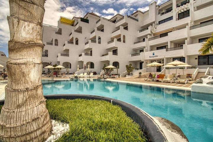 Appartement voor 4 personen, with Uitzicht op zee and Balkon as well as Tuin and Zwembad in Costa Adeje