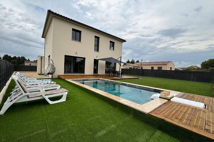 Ferienhaus für 12 Personen, mit Balkon und Garten in Violès