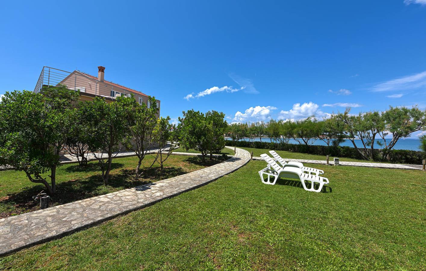 Apartamento vacacional entero, Apartamento de vacaciones para 4 personas con terraza in Ugljan, Isla de Ugljan