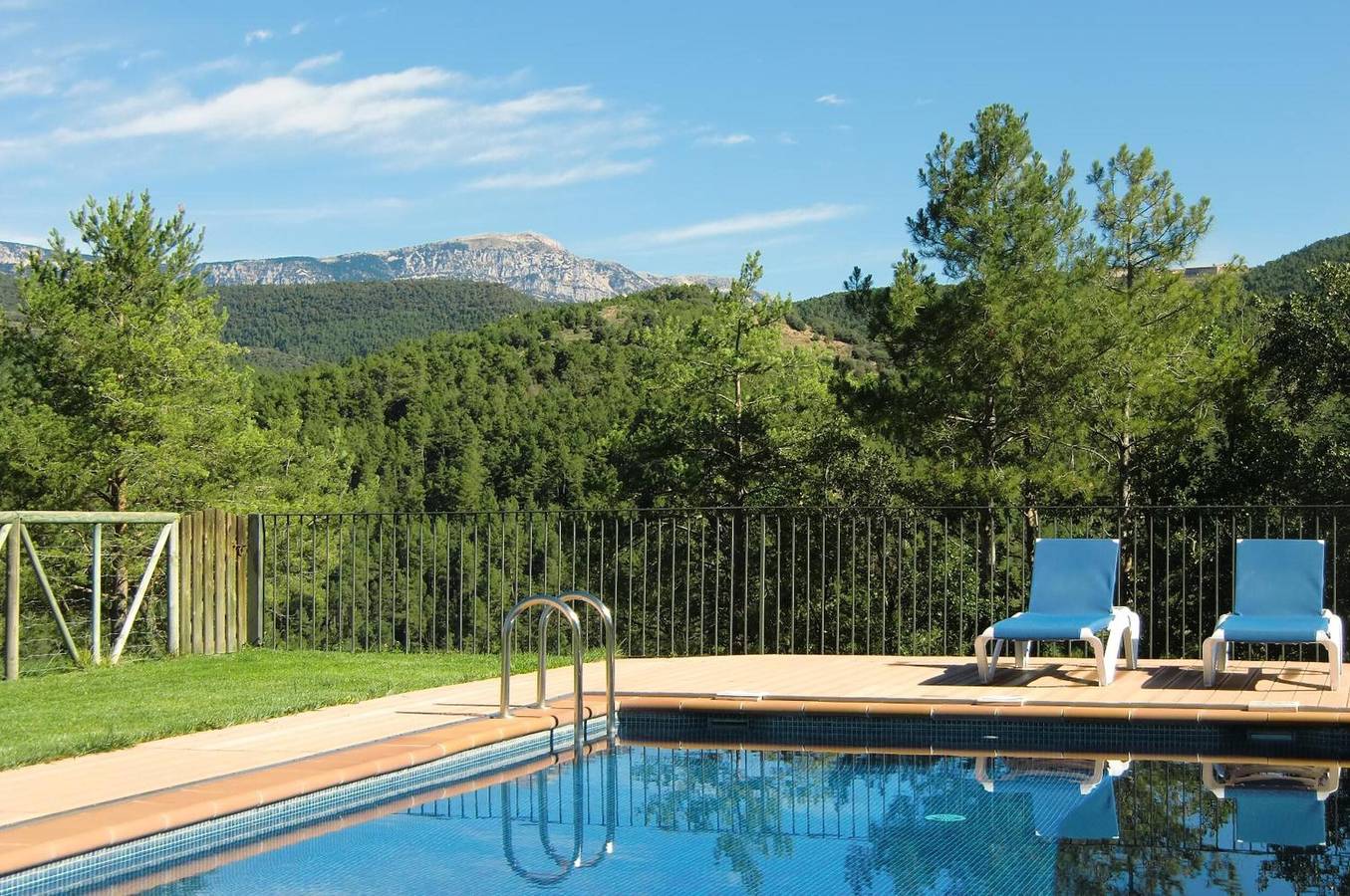 Casa Rural La Moixella: Katalanisches Landhaus von 1780 mit privatem Pool und Pyrenäenblick in Lladurs, Lleida Provinz