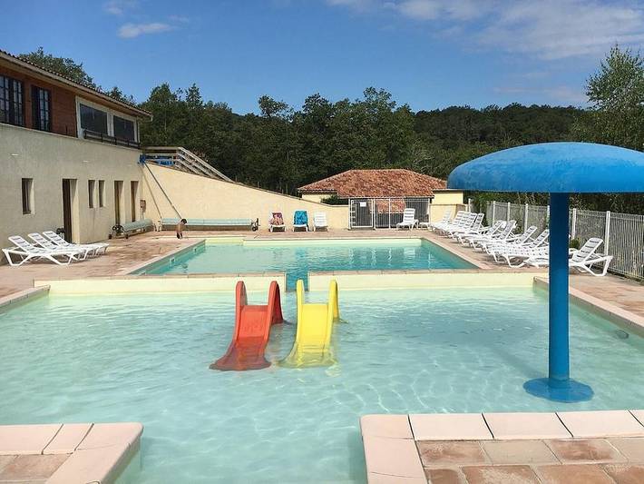 Casa rodante para 4 personas, con piscina para niños, Se admiten mascotas en Lot