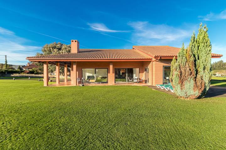 Holiday rental for 10 people, with Garden