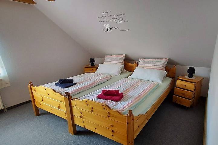 Ferienwohnung für 5 Personen, mit Terrasse und Garten in Upgant-Schott - 2