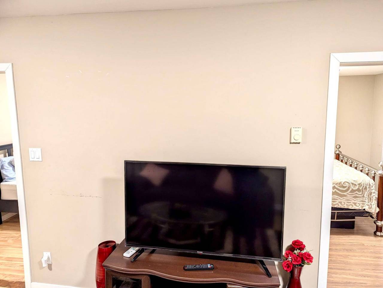 Apartamento entero, Apartamento luminoso y confortable de 3 dormitorios, aparcamiento gratuito, cerca de Spa Le Finlandais in Laval, Quebec