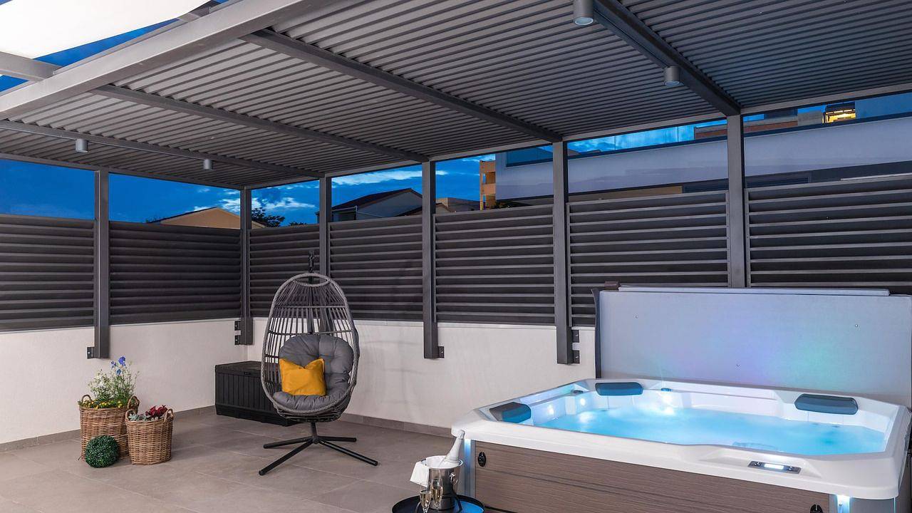 Villa for 4 people with hot tub in Podstrana, Split-Dalmatia