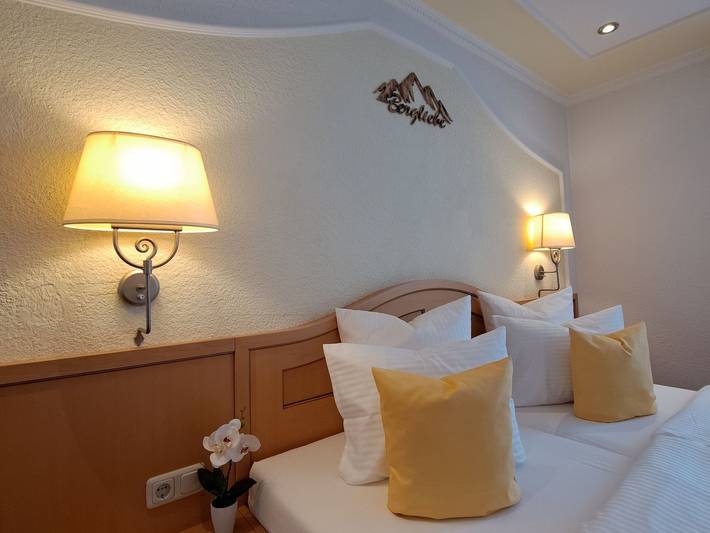 Schedlers Löwenhotel Garni*** - Doppelzimmer Komfort mit Balkon in Bregenzerwald (Vorarlberg), Alberschwende