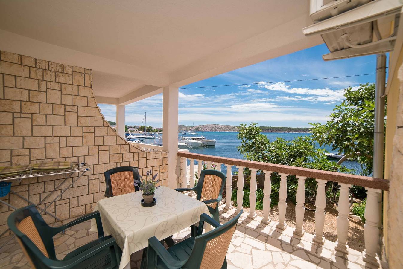 Ganze Wohnung, 1-Zimmer-Ferienwohnung am Strand Barbat, Rab A-4967-a in Barbat na Rabu, Rab