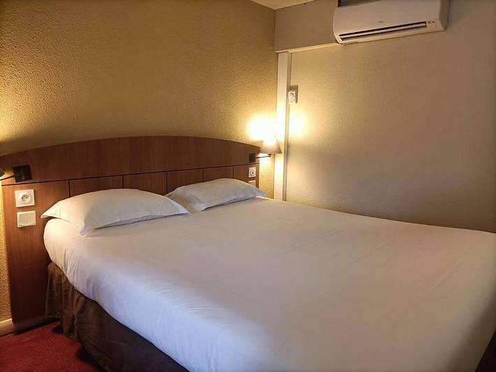 Hôtel pour 2 personnes, avec terrasse, animaux acceptés à Saint-Genis-Pouilly - 3