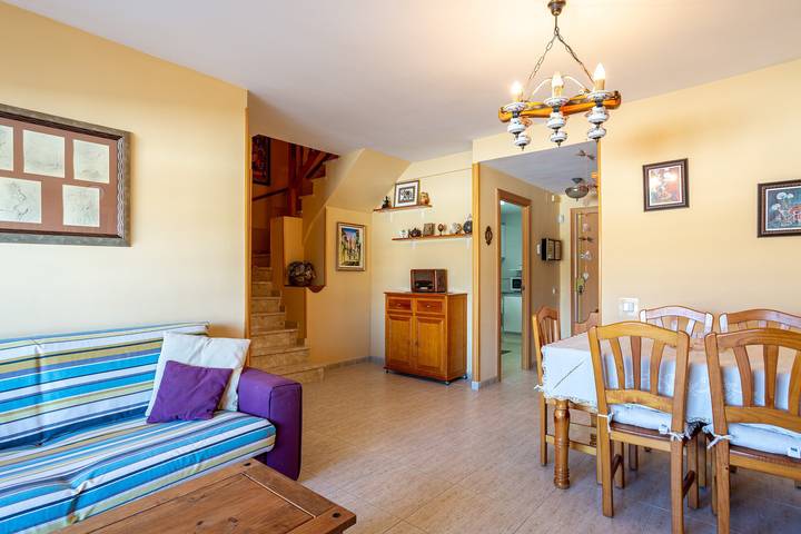 Apartamento entero, Apartamento "Blanes" cerca del mar con piscina compartida in Els Pins Blanes, Blanes