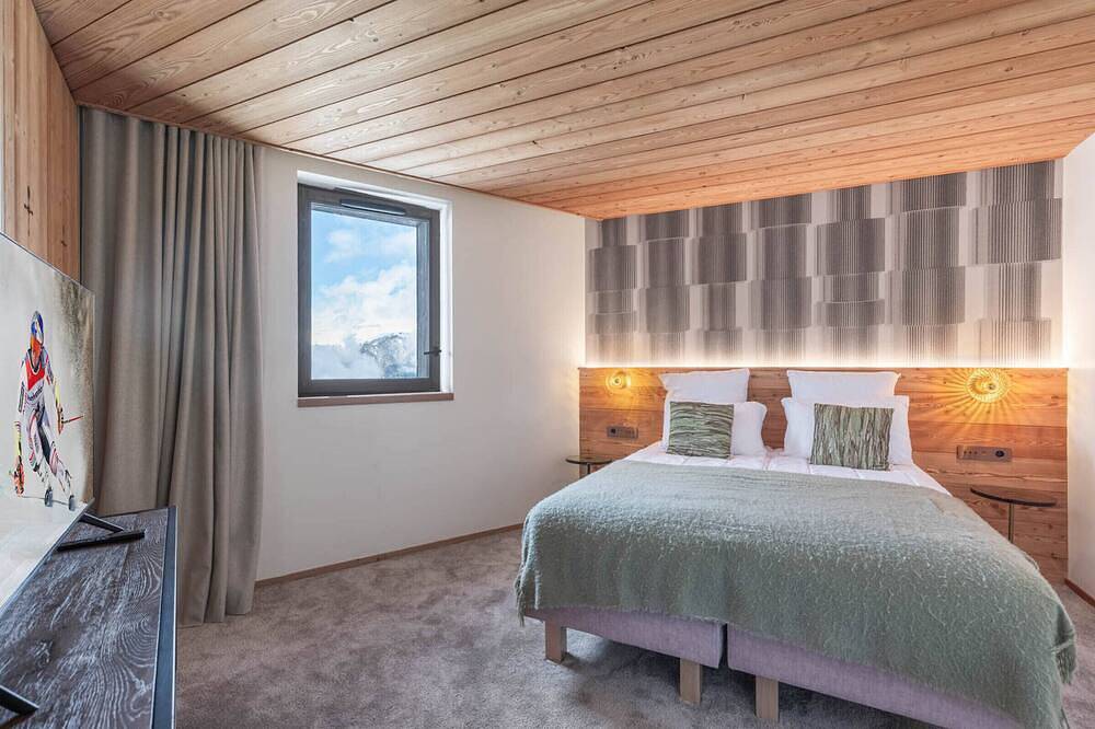 Entire apartment, New Duplex Apartment Ski-In/Ski-Out with Spa and Pool in Courchevel 1850 in Courchevel 1850, Saint-Bon-Tarentaise