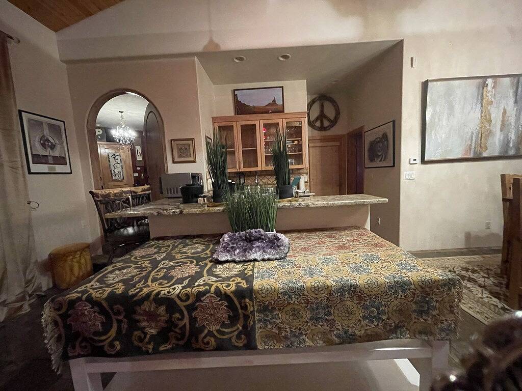 Sumptuous Corrales Oasis Approx 2.5 miles to Balloon Fiesta Park! in Corrales, Sandoval County