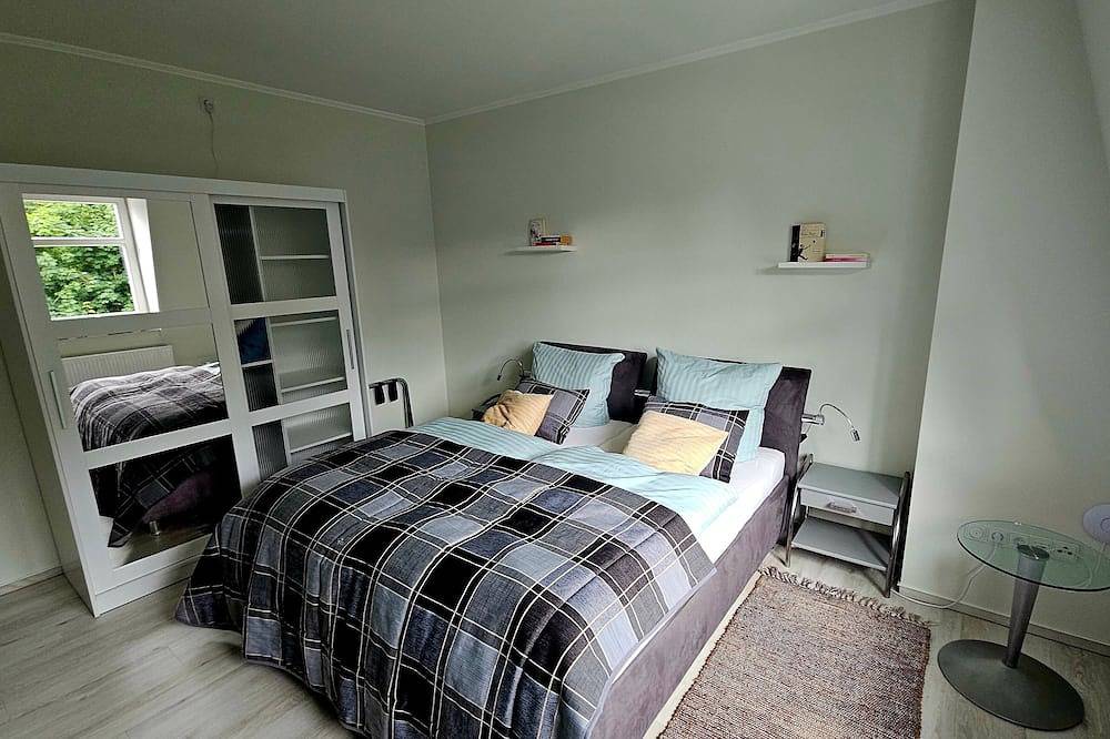 Ganze Wohnung, Apartment 'Anna' mit Balkon und Wlan in Hohen Neuendorf, Ruppiner Seenland