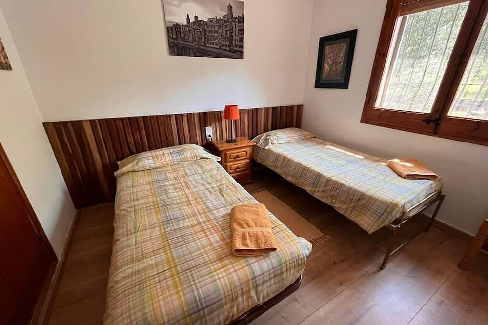 Casa de vacaciones tranquila, sin ruido ni vecinos ruidosos. Piscina privada . in Crespiá, Pla de l'Estany