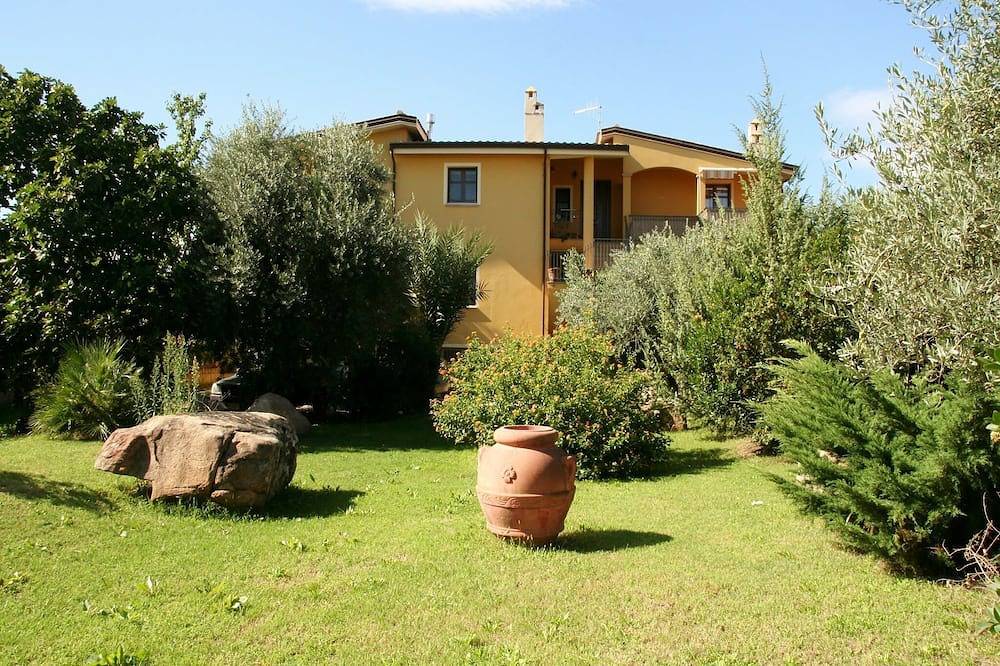 Ganze Wohnung, Ferienwohnung in villa mit Garten bis 5 Minuten vom Sandstrand in Lotzorai, Ogliastra Provinz