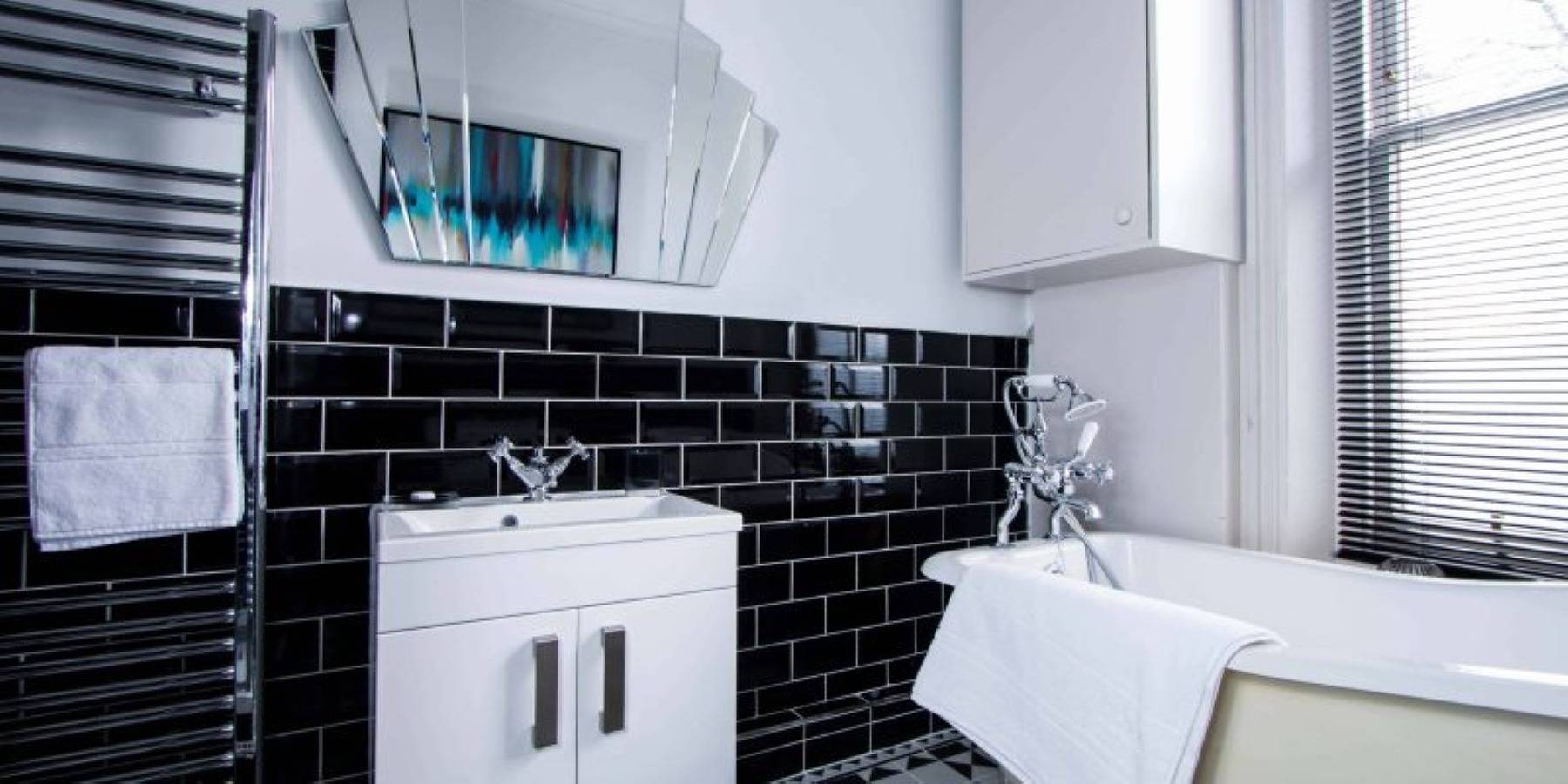 Entire holiday apartment, Twickenham 1-Bed Apartment, Sleeps 4 with Parking in Richmond upon Thames, London